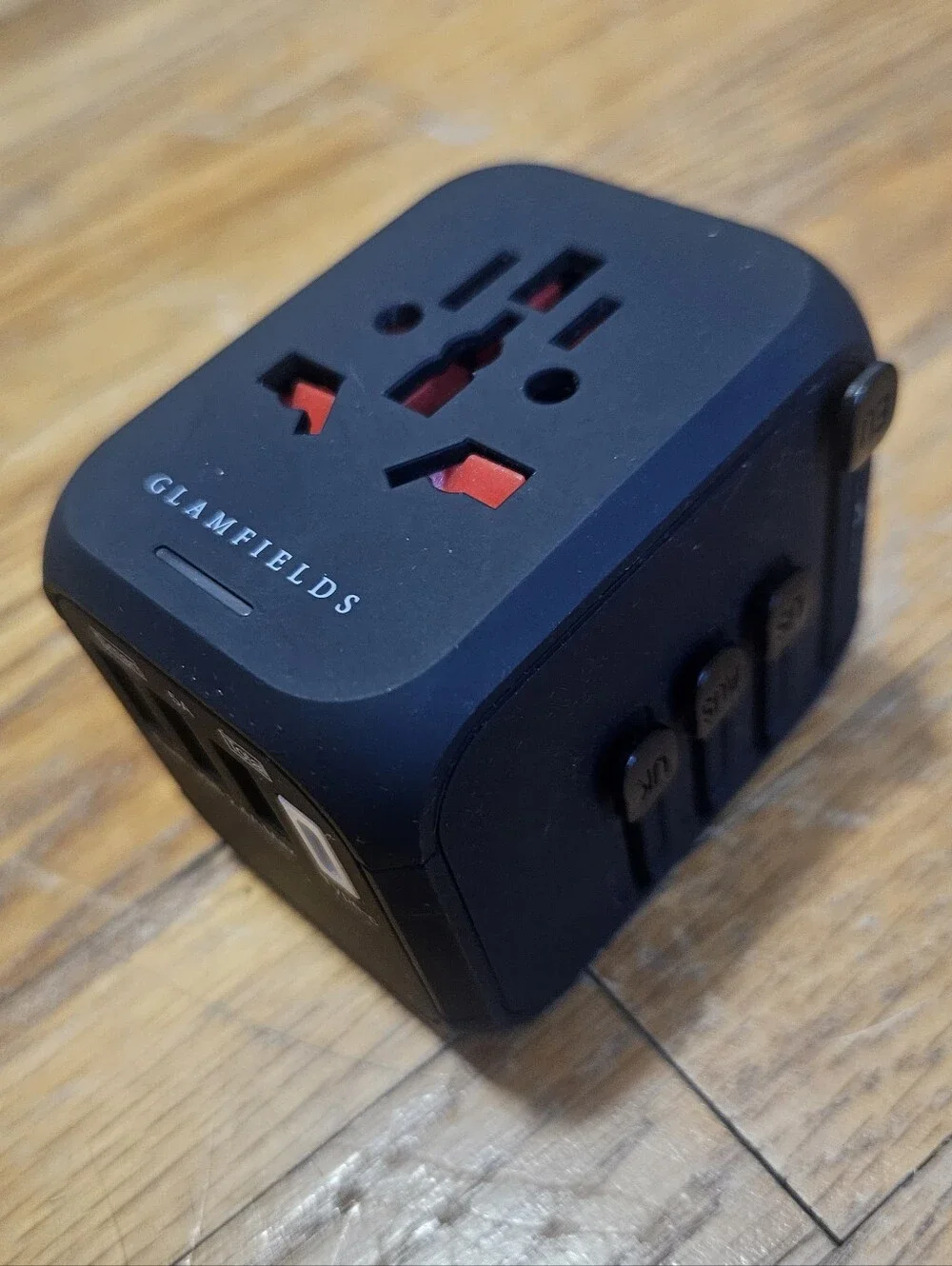 Glamfields Universal Travel Adapter Plug